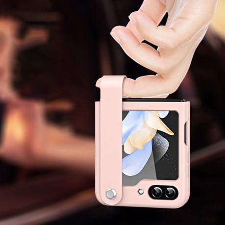 Противоударный чехол Hand Strap Type для Samsung Galaxy  Flip 6 5G - черный