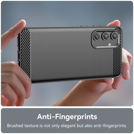 Противоударный чехол Brushed Texture Carbon Fiber на Samsung Galaxy M55 - черный