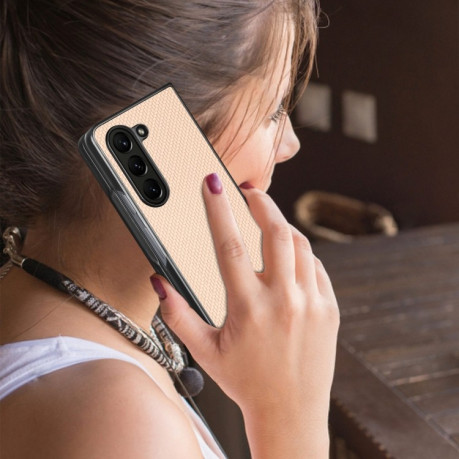 Противоударный чехол Carbon Fiber Texture для Samsung Galaxy Fold 5 - Apricot