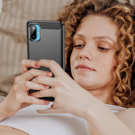 Противоударный чехол Brushed Texture Carbon Fiber на Samsung Galaxy M06 5G - черный