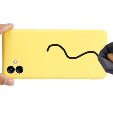 Силиконовый чехол Solid Color Liquid Silicone на Samsung Galaxy A04 - желтый