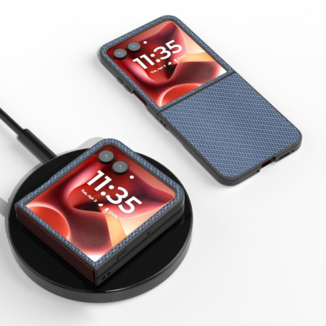 Ударозащитный чехол Carbon Fiber Texture Protective на Motorola Razr 60 Ultra - голубой