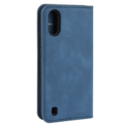 Чехол-книжка Retro-skin Business Magnetic на Samsung Galaxy A01-синий
