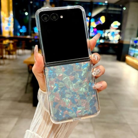 Противоударный чехол Pearlescent Shell Texture для Motorola Razr 60 Ultra - бежевый