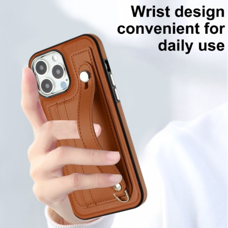 Противоударный чехол Wrist Strap Holder на iPhone 15 Pro - коричневый