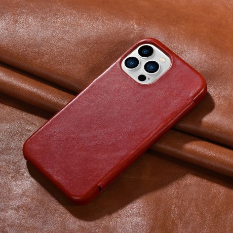 Кожаный чехол-книжка iCarer Metal Clip Vintage для iPhone 13 Pro Max - красный