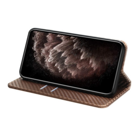 Чехол-книжка Carbon Fiber Texture Magnetic Flip для iPhone 16 Pro Max - коричневый