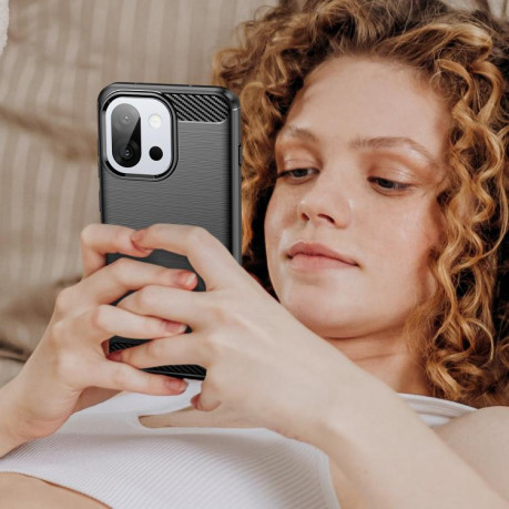 Противоударный чехол Brushed Texture Carbon Fiber на OnePlus 13T - черный