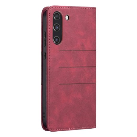 Чехол-книжка Magnetic Splicing для Samsung Galaxy S21 FE 5G - красный