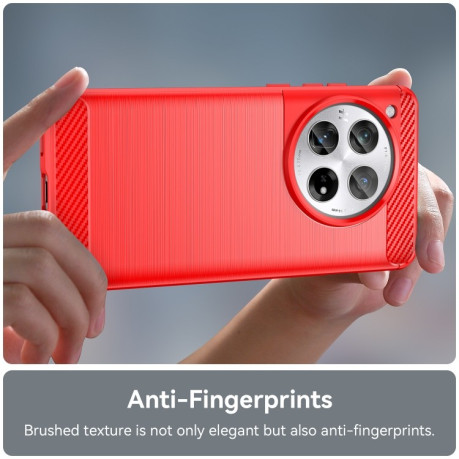 Противоударный чехол Brushed Texture Carbon Fiber на OnePlus 12 - красный