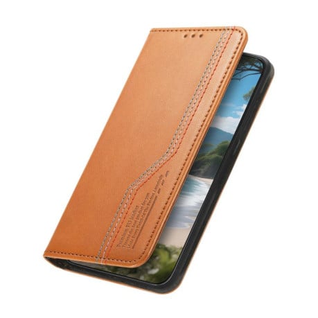 Чохол-книжка з еластичним ремінцем та магнітною фіксацією на Motorola Moto G15/G15 Power - коричневий