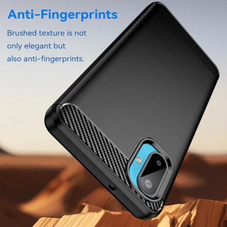 Противоударный чехол Brushed Texture Carbon Fiber на Samsung Galaxy M06 5G - черный