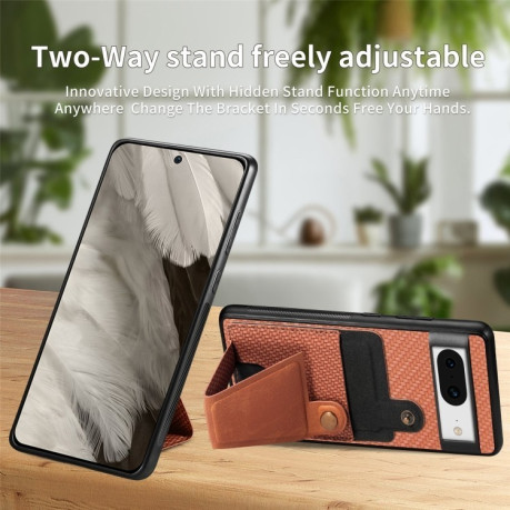 Противоударный чехол Carbon Fiber Wallet Flip Card K-shaped Holder для Google Pixel 8 - коричневый