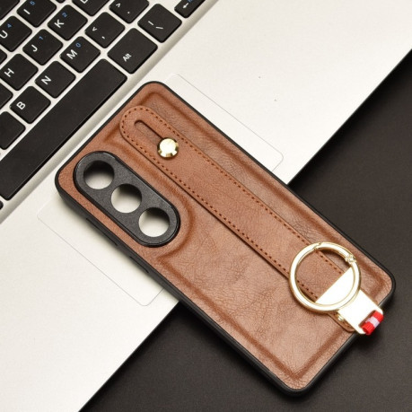 Противоударный чехол Wristband Leather Back для OnePlus Ace 3V - коричневый