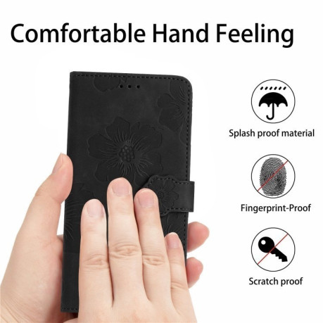 Чехол-книжка Flower Embossing Pattern для Motorola Edge 50 5G - черный