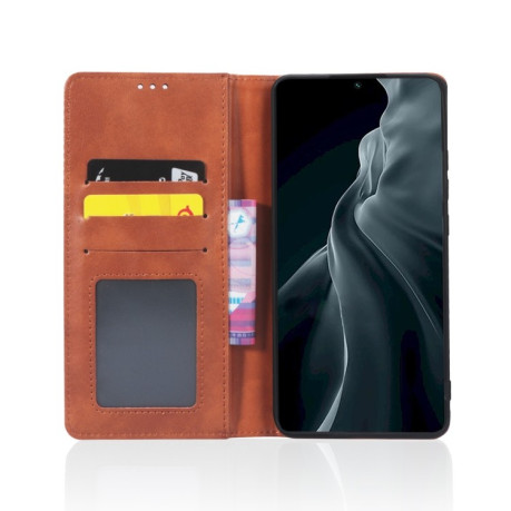Чехол-книжка Magnetic Buckle Retro на Xiaomi Mi 12 - коричневый