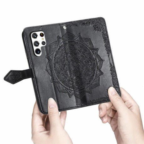 Чехол-книжка Mandala Embossing Pattern на Samsung Galaxy S22 Ultra - черный