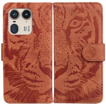 Чехол-книжка Tiger Embossing для Motorola Edge 50 Ultra - коричневый