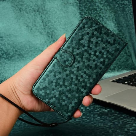 Чехол-книжка с фактурой Honeycomb Dot и магнитным хлястиком на Infinix Hot 60 Pro+ 4G - зеленый