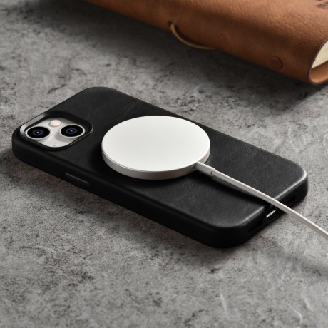 Кожаный чехол iCarer Leather Oil Wax (MagSafe) для iPhone 14 - черный