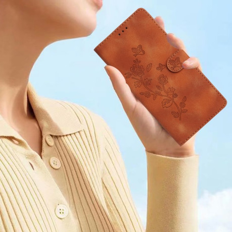 Чехол-книжка Flower Butterfly Embossing для Samsung Galaxy S25 Ultra 5G - коричневый