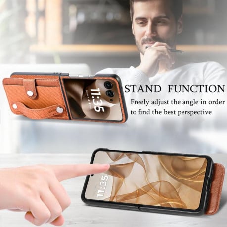 Противоударный чехол Wristband Kickstand Card для Motorola Razr 60 Ultra - коричневий