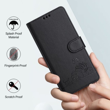 Чехол-книжка Cat Embossing Pattern на Realme 12+ 5G Global - черный