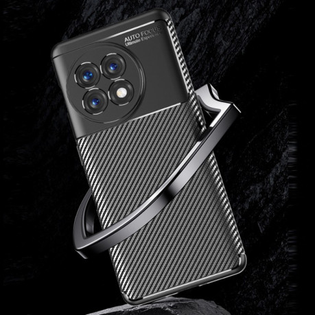 Противоударный чехол Carbon Fiber Texture на OnePlus 11R / Ace 2 - черный
