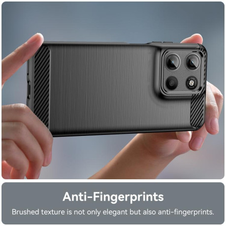 Противоударный чехол Brushed Texture Carbon Fiber на Motorola Moto G15 - черный